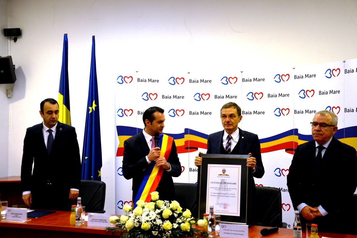 Academicianul, profesor universitar doctor Ioan Aurel Pop, președintele Academiei Române a primit titlul de Cetățean de Onoare al Municipiului Baia Mare