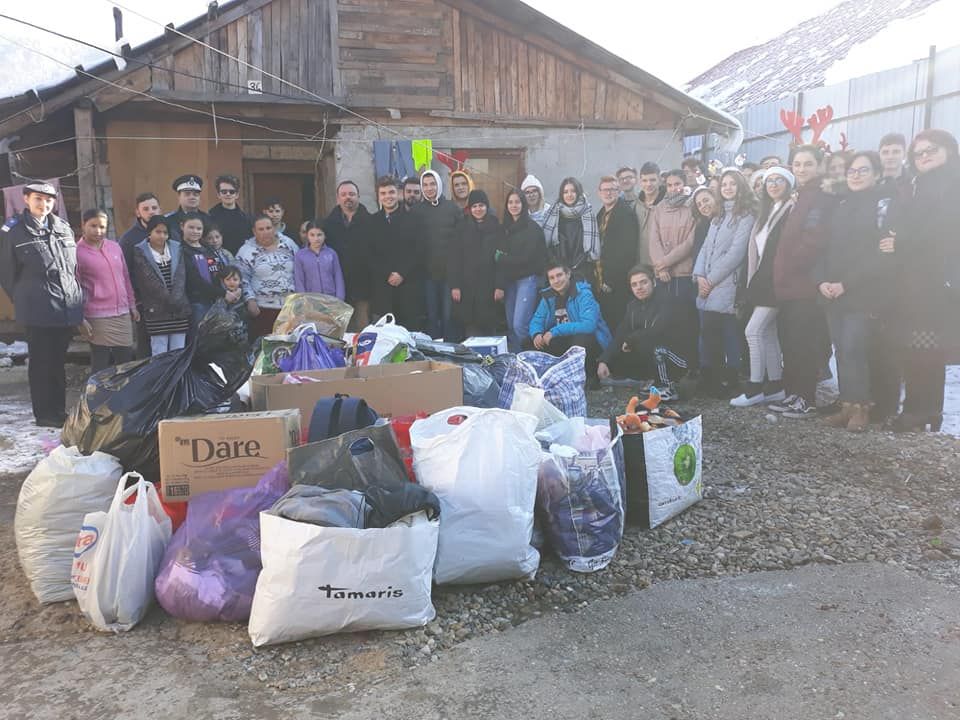 Jandarmii maramureșeni vin în sprijinul unei mame văduve și a celor 14 copii minori ai săi