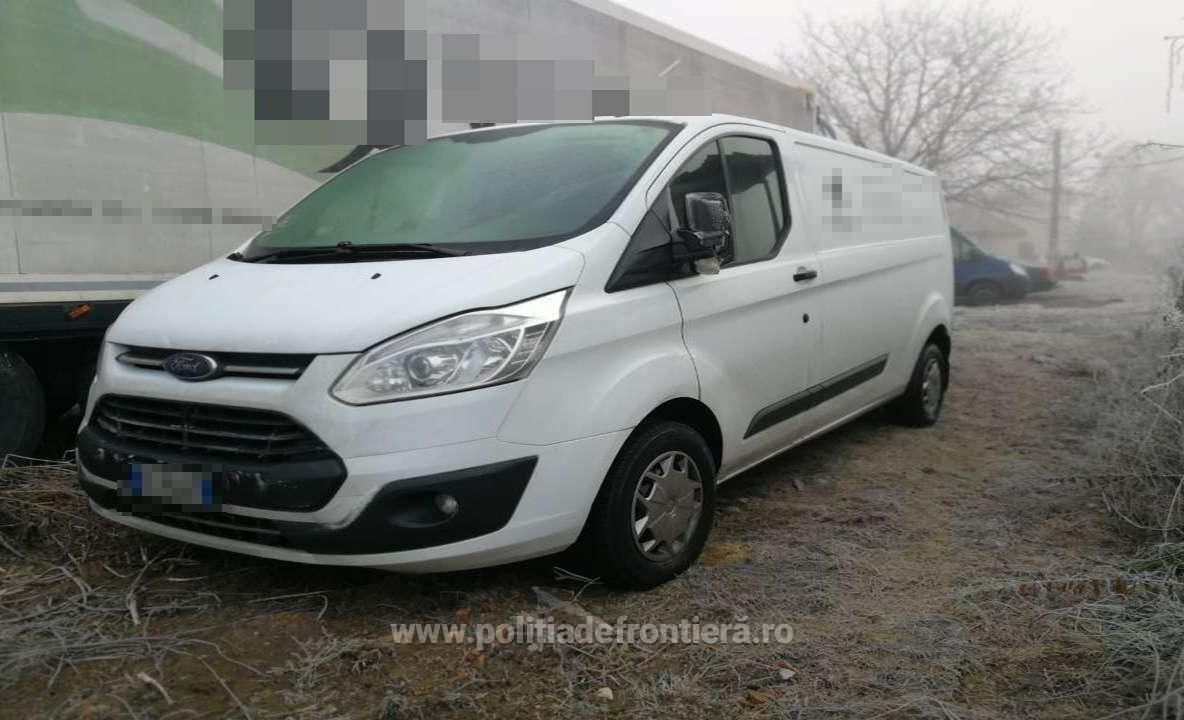 Două autoturisme căutate de autoritățile din Franța și Italia, descoperite în P.T.F. Petea