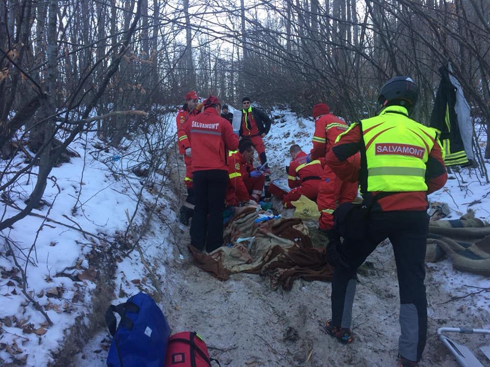 (FOTO) Accident grav în Maramureș. Un tânăr de 32 de ani a murit după ce au trecut caii peste el