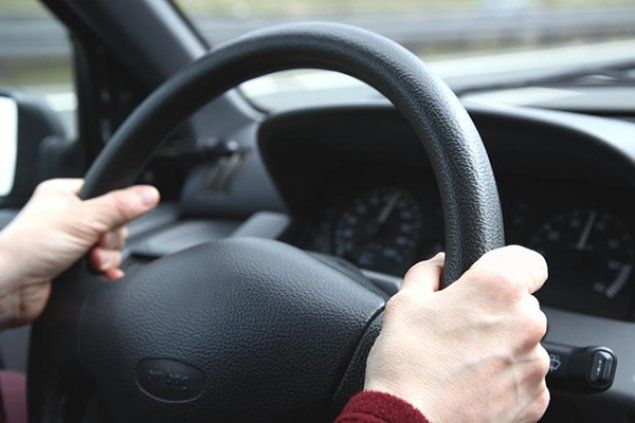 Tot mai multe persoane se urcă la volan fără să aibă permis de conducere
