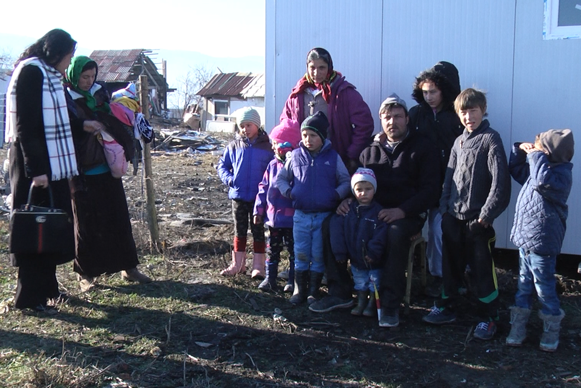 Sprijin pentru o familie cu șapte copii care trăia în condiții improprii lângă fosta groapă de gunoi