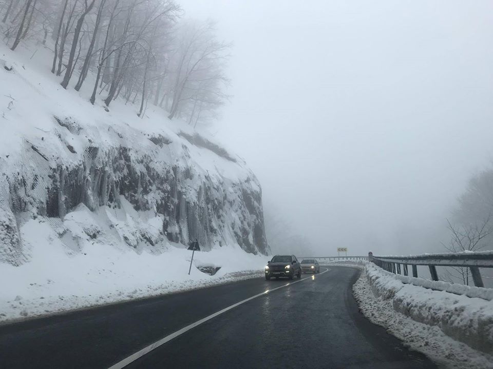 Vizibilitate redusa de ceata, sub 150 de metri, in Pasul Gutai si Pasul Prislop