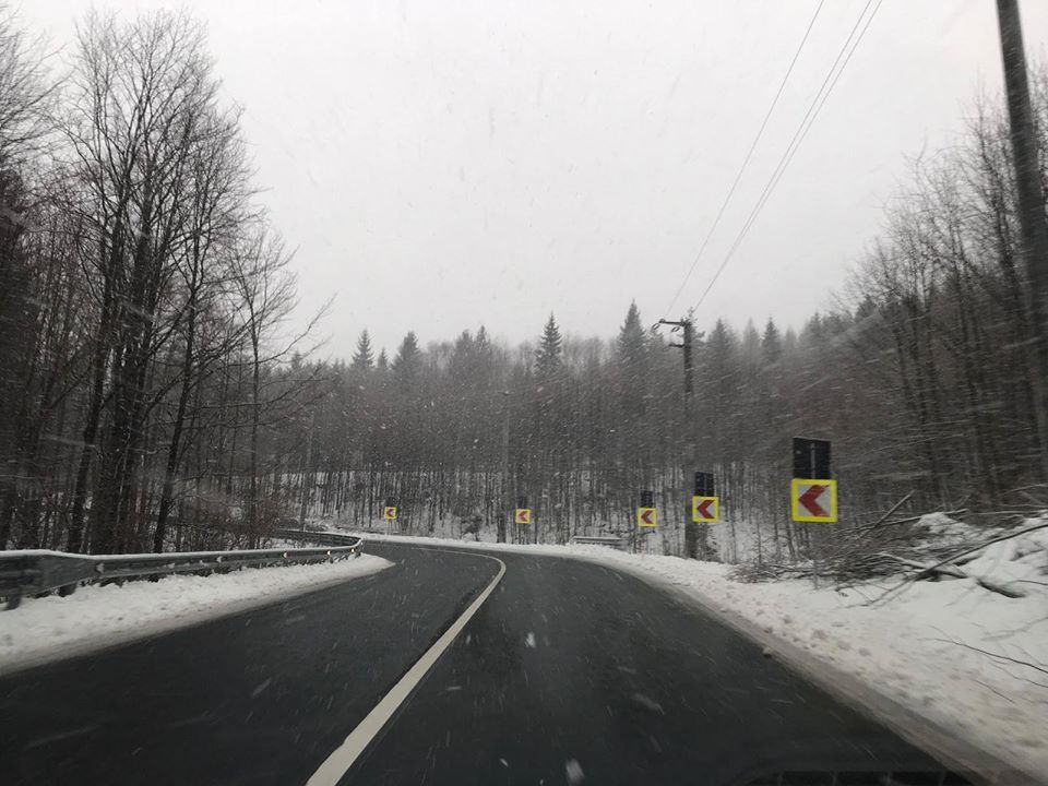 Circulatie rutiera in conditii de iarna pe drumurile din Maramures