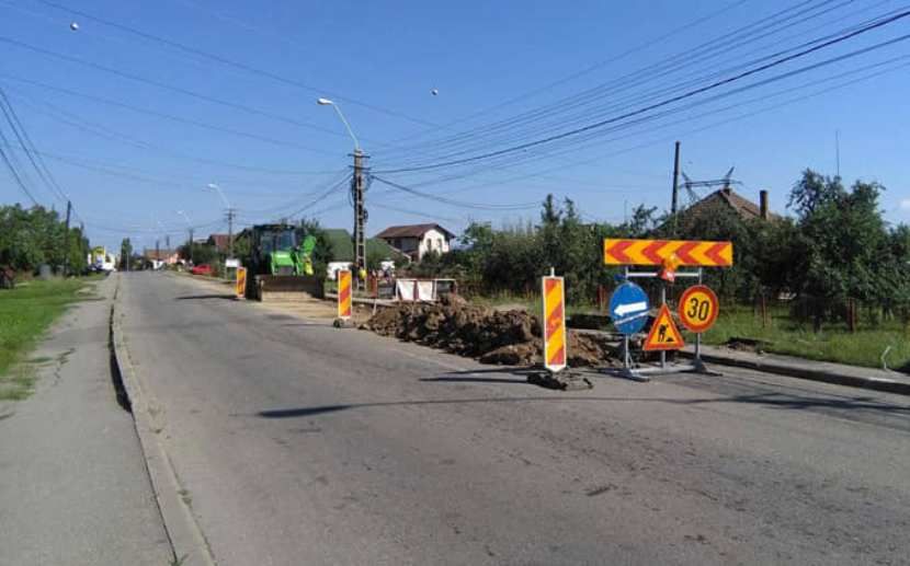 Utilajele de deszăpezire acționează pe drumurile județene din Maramureș