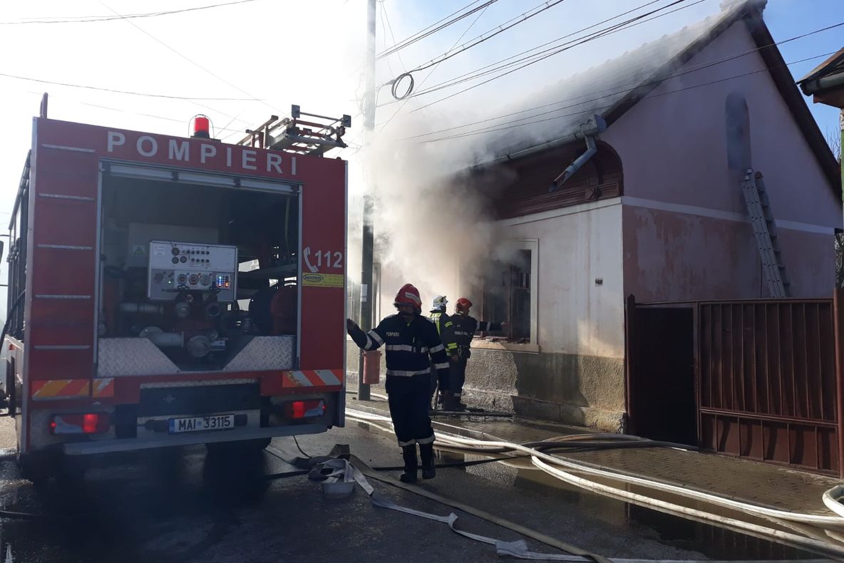Incendiu în Sighetu Marmației. 2 persoane au fost evacuate