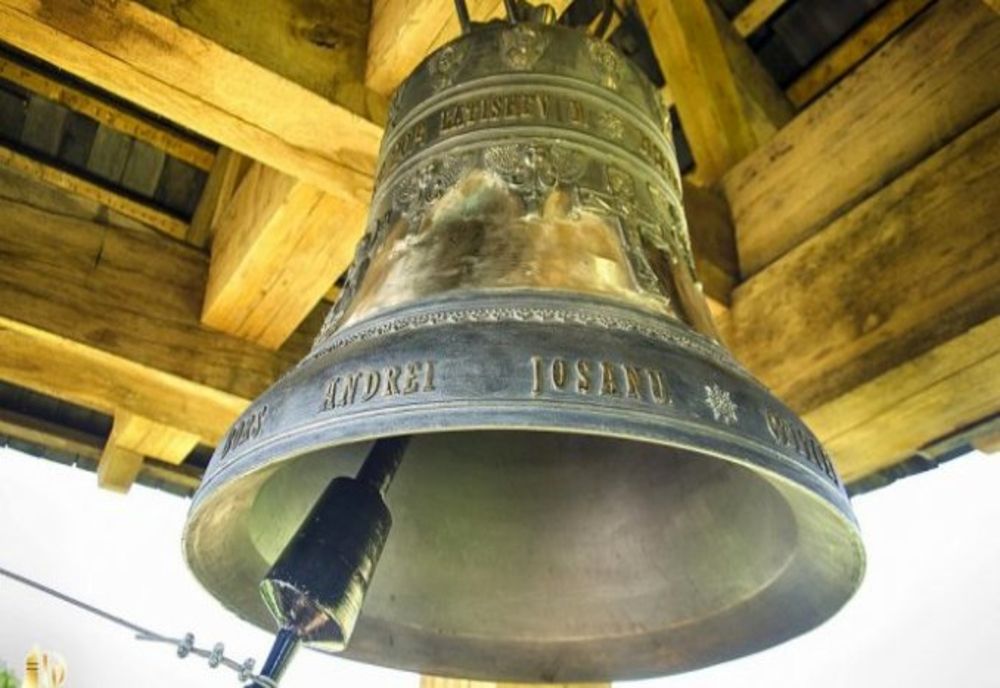 Clopotele bisericilor din Sighetu Marmației au răsunat astăzi în cor ca strigăt de rugăciune și ajutor către Dumnezeu