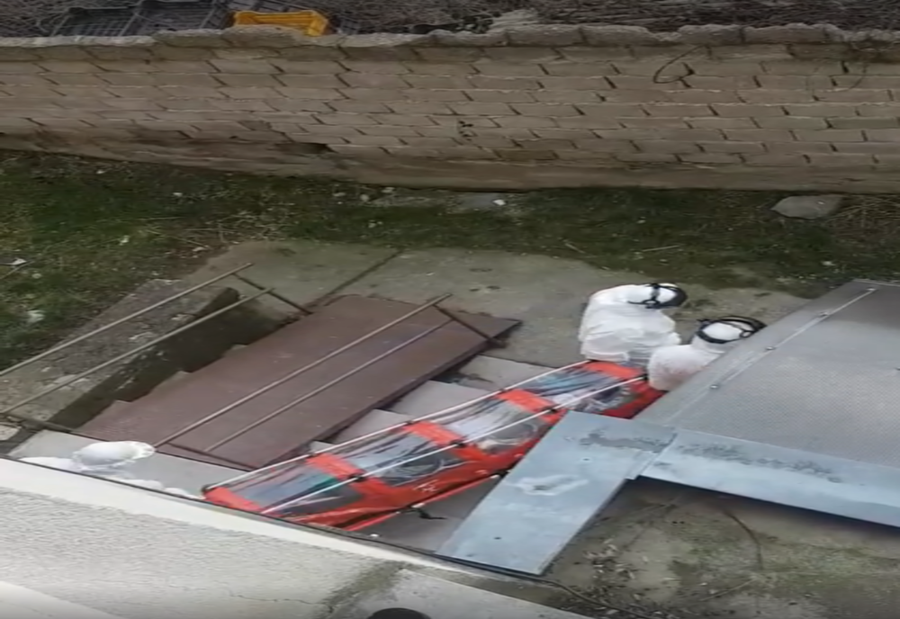 Femeie suspectă de coronavirus dusă cu izoleta la Spitalul de Boli Infecțioase din Baia Mare