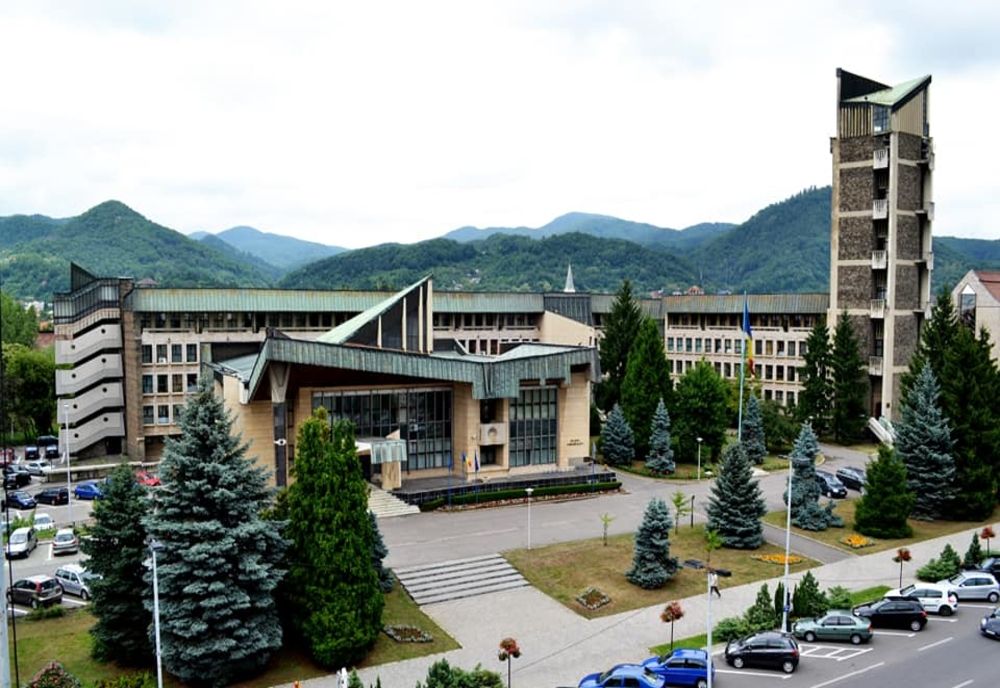 Consiliul Județean Maramureș a alocat 80 000 de lei pentru transportul persoanelor către spațiile de carantinare