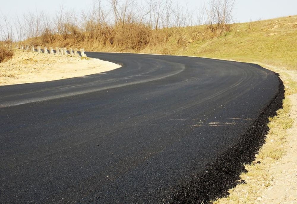 Se asfaltează Drumul Judeţean 109F