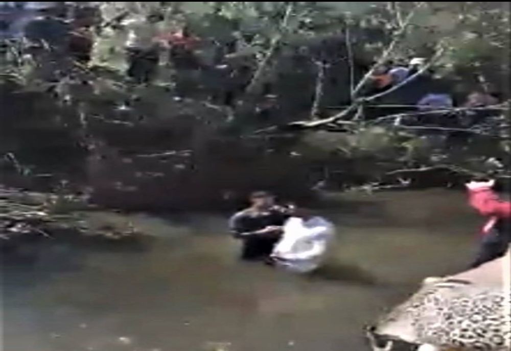 Sancționați după ce au participat la o ceremonie religioasă pe malul pârâului Bârsău