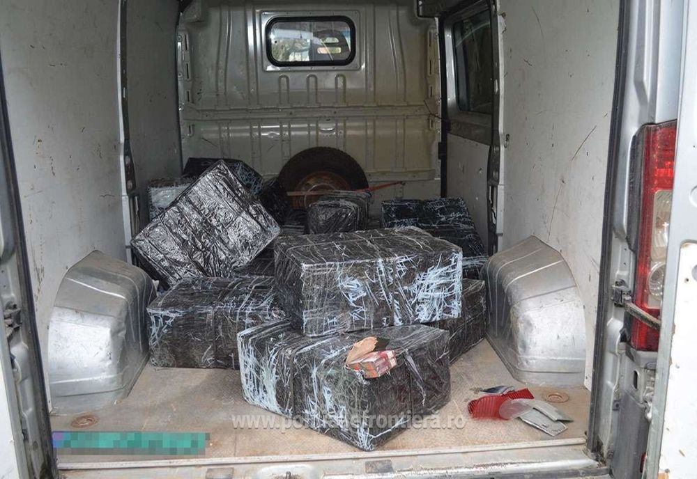 Un autoturism încărcat cu 7.000 de pachete cu țigări confiscat de polițiștii de frontieră maramureșeni