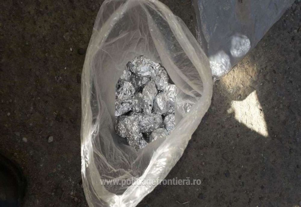 Canabis descoperit de polițiștii de frontieră asupra a doi tineri din Maramureș