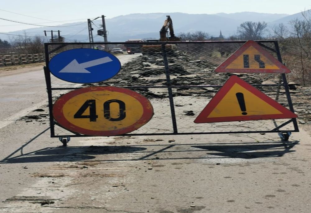 Se lucrează intens pentru reabilitarea Drumului Județean 186 pe Valea Izei