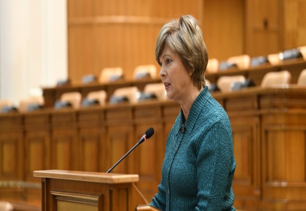 Guvernul se pregătește ca din toamnă să sprijine cu echipamentele necesare cursurile online pentru elevi, în eventualitatea unui nou val epidemiologic