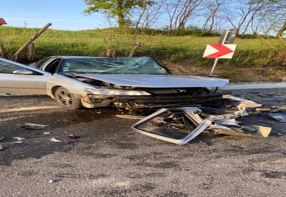 ( FOTO) Accident rutier cu cinci victime între localitățile Mireșu Mare și Tulghieș