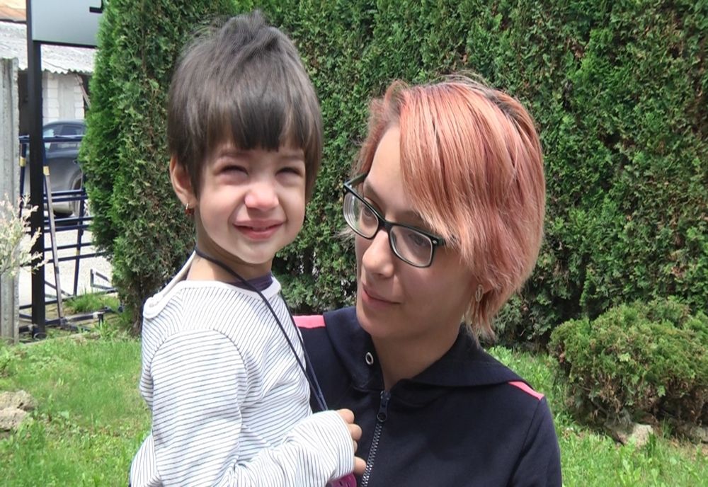 HAIDEȚI SĂ AJUTĂM | O fetiță din Sighetu Marmației de 2 ani și 9 luni, are nevoie de ajutorul nostru