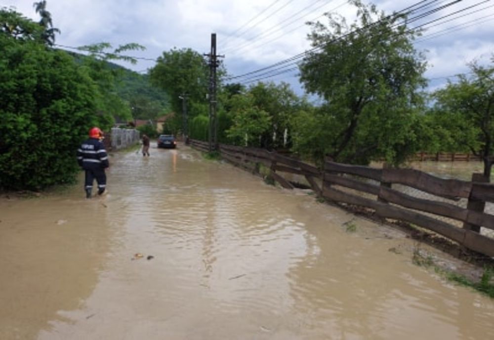 (FOTO) Străzi și gospodării inundate în Sighetu Marmației