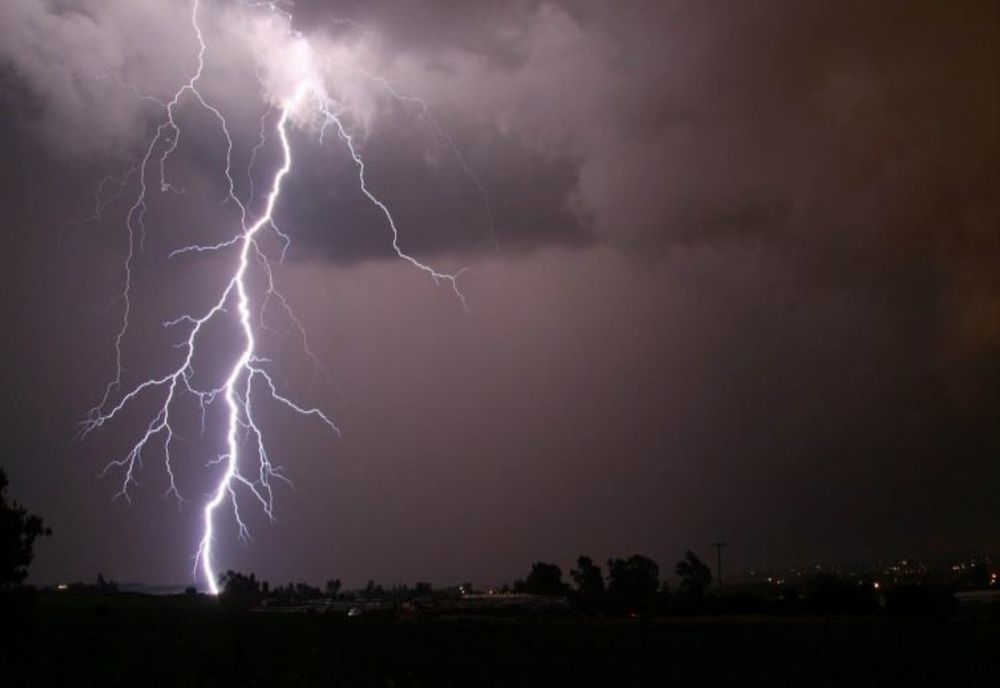 Recomandările Serviciului Public Județean Salvamont Maramureș pentru persoanele surprinse de furtuni