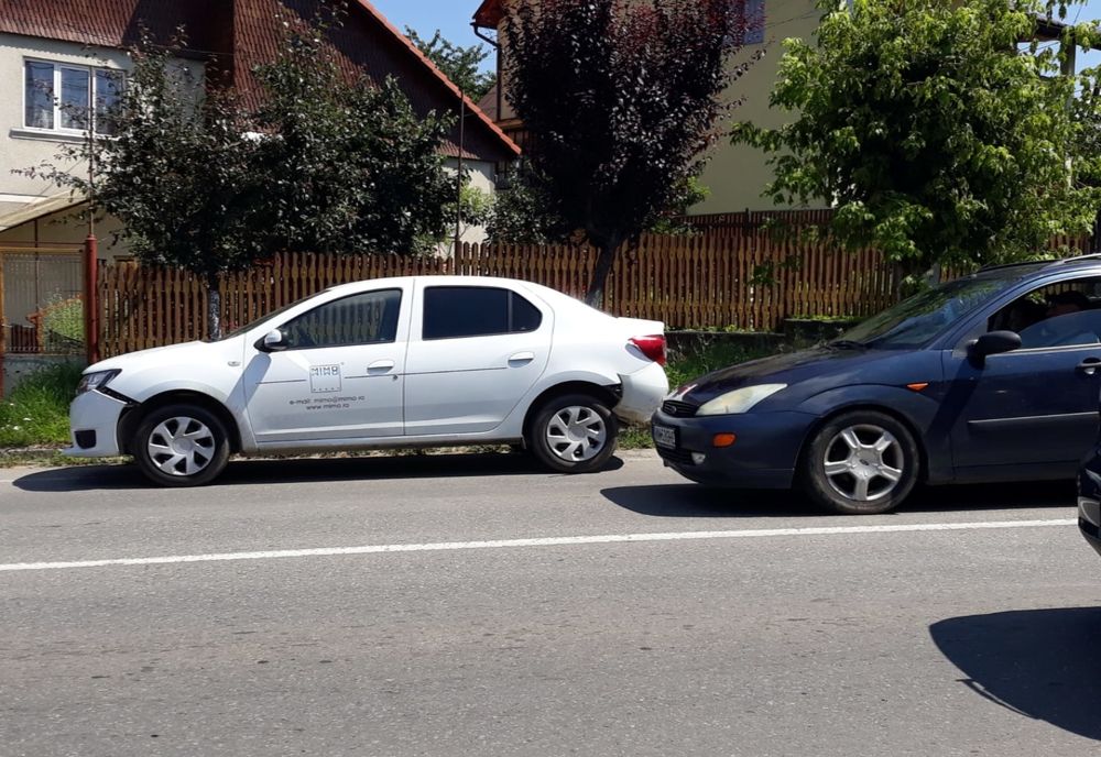 FOTO: Patru autovehicule, implicate într-un accident în Sighetu Marmației! Două persoane au ajuns la spital