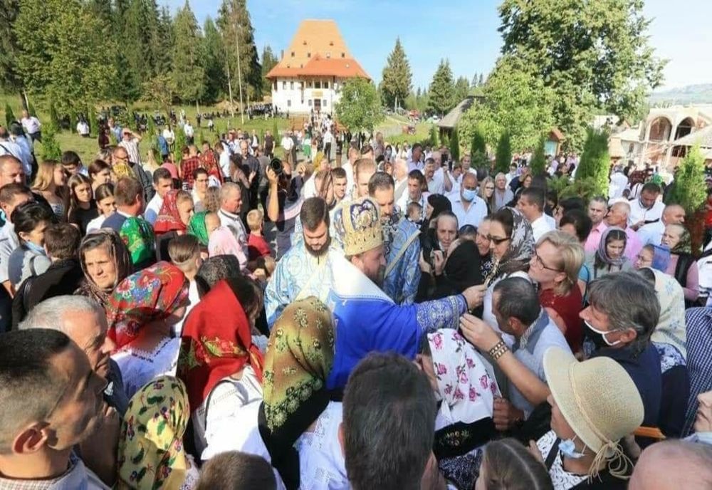 Mânăstirea Moisei a fost amendată cu 2000 de lei pentru nerespectarea prevederilor legale stabilite în perioada stării de alertă