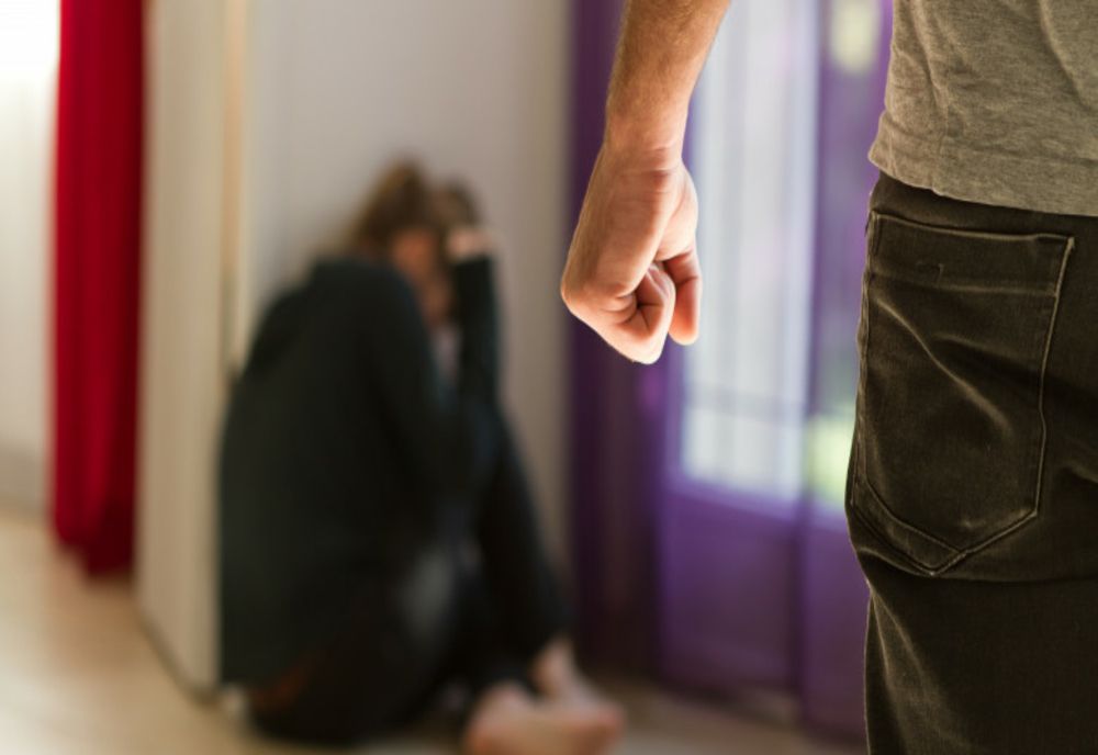 Patru maramureșeni, cercetați pentru violență în familie și amenințare