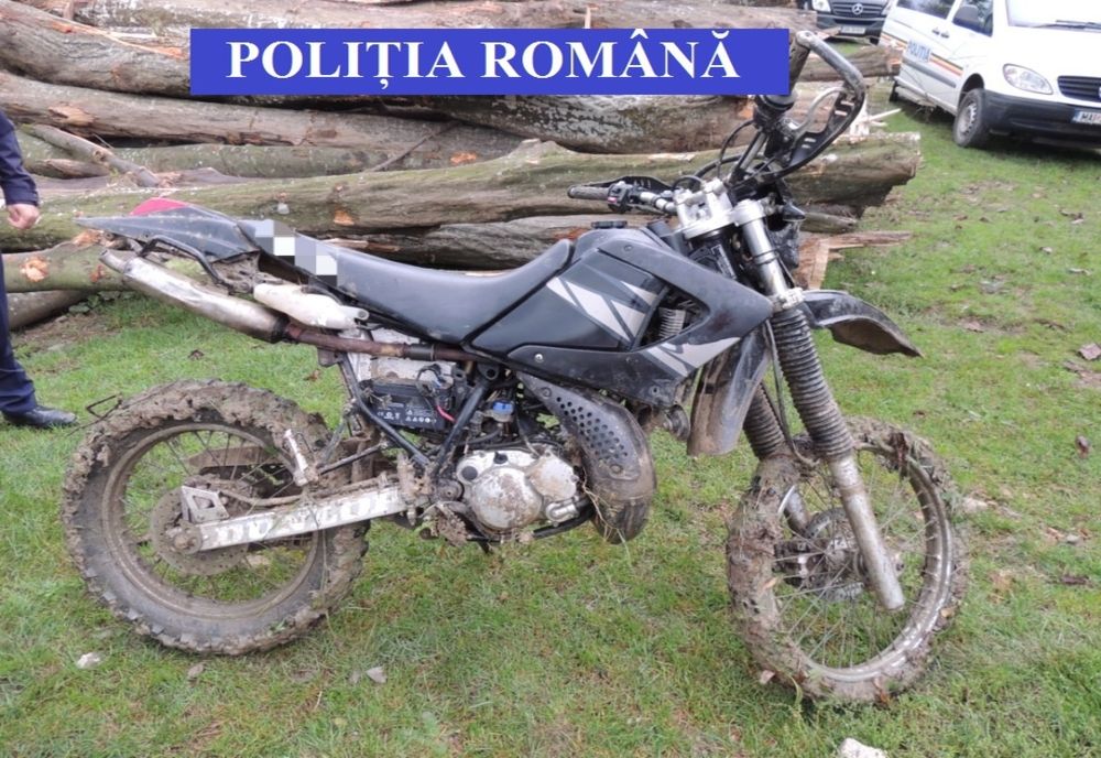 Motociclist rănit pe un drum forestier din Valea Vicleanului! A ajuns la spital