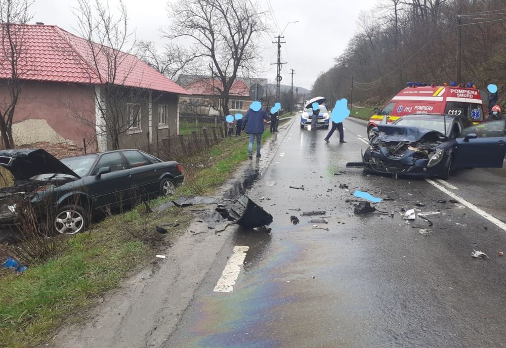FOTO | Accident cu două maşini pe DN1H provocat de un tânăr din Maramureş! Traficul este blocat pe ambele sensuri