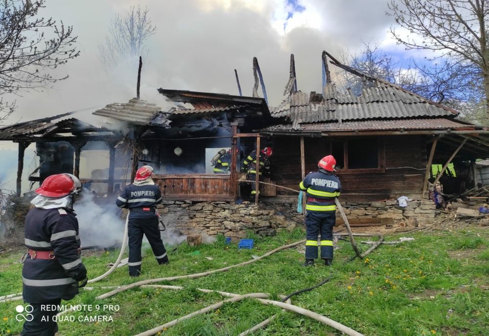 FOTO | Tragedie în Şugatag! O femeie a murit într-un incendiu care i-a cuprins casa