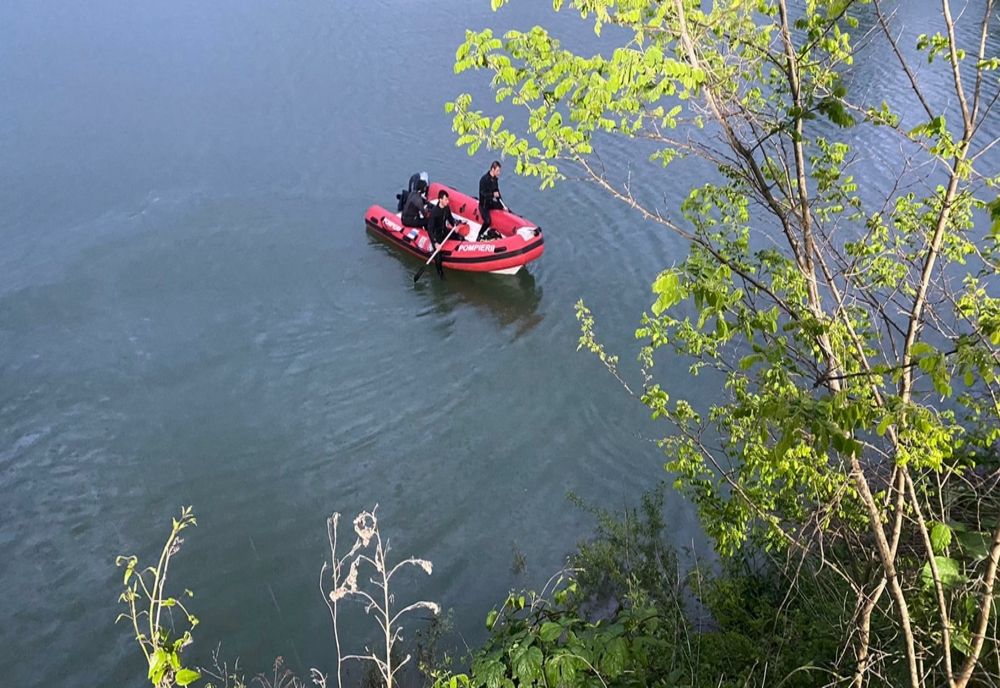 VIDEO | Tragedie în Sarasău! Un bărbat a murit după ce a căzut cu maşina într-un lac