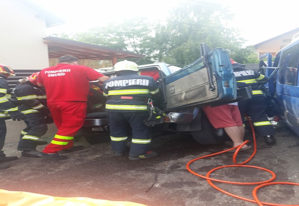 FOTO | Grav accident în Baia Sprie! O tânără şoferiţă nevinovată a murit la spital