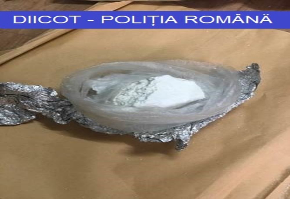FOTO: Maramureșean prins de procurorii DIICOT cu cocaină și cannabis și zeci de mii de euro asupra sa! A fost arestat pentru 30 de zile