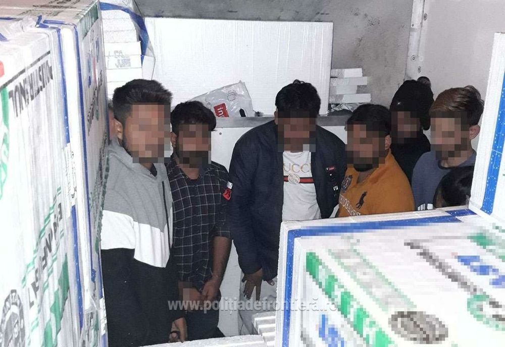 Nouă indieni ascunşi într-o autoutilitară condusă de un tânăr din Maramureş, descoperiţi la ieşirea din ţară prin PTF Petea