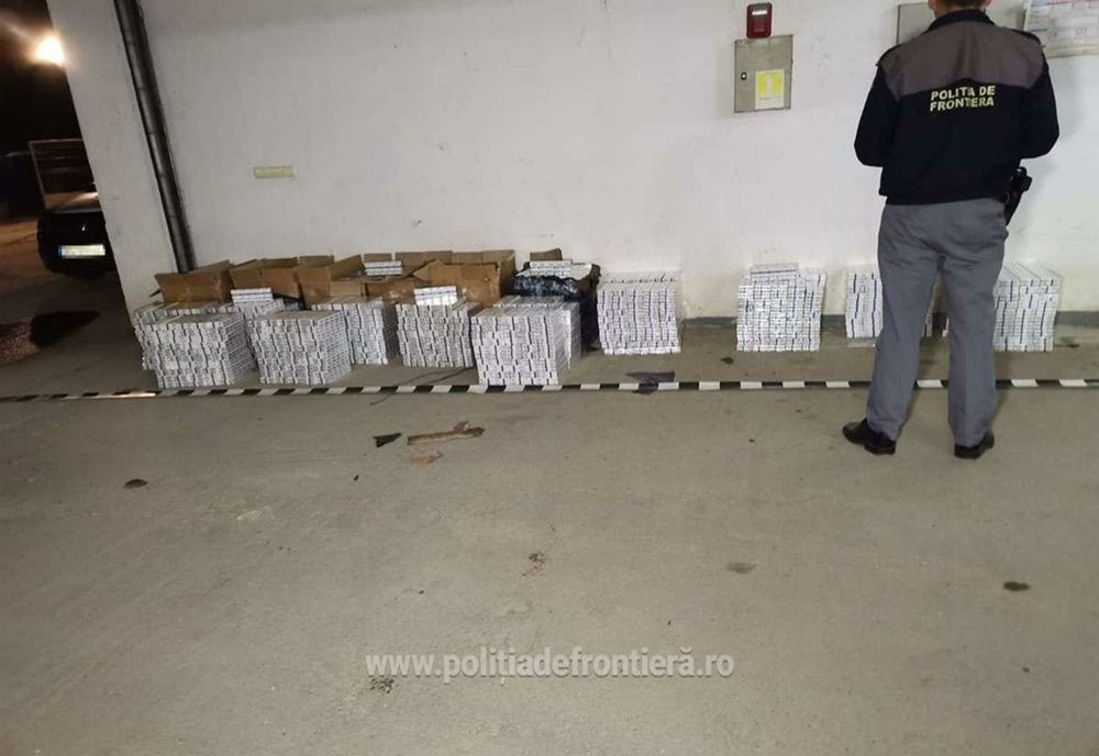 FOTO: Peste 18.000 de pachete de țigări, confiscate de polițiștii de frontieră maramureșeni, parte în urma unei percheziții! Doi ucrainieni, reținuți