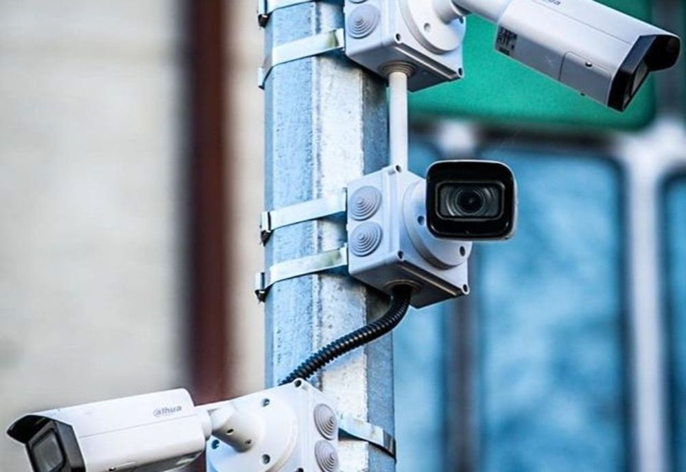 Camerele de supraveghere video ale unei şcoli din Baia Mare au fost furate