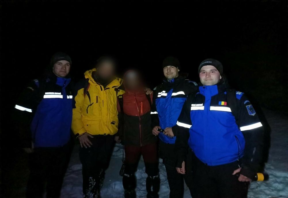 Turişti rătăciţi pe munte, găsiţi de jandarmii maramureșeni (FOTO)