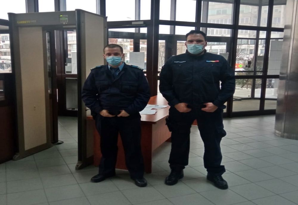 Intervenție salvatoare a jandarmilor, în incinta Palatului de Justiție din Baia Mare