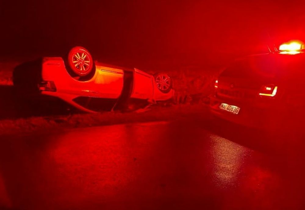 Accident în Petrova! Două femei din Ucraina au fost rănite după ce s-au răsturnat cu maşina