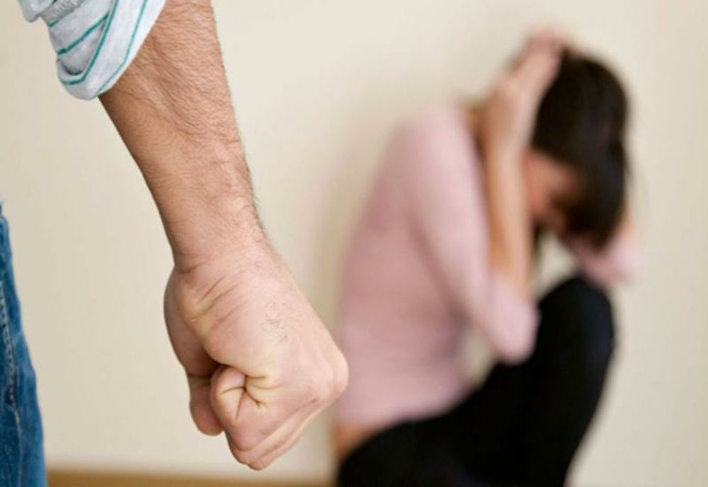 Și-a bătut concubina și s-a ales cu dosar penal și ordin de protecție