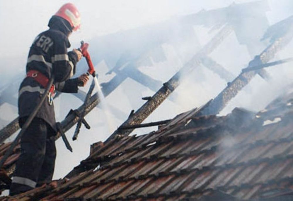 Trei incendii, lichidate de pompierii maramureșeni, în ultimele 48 de ore