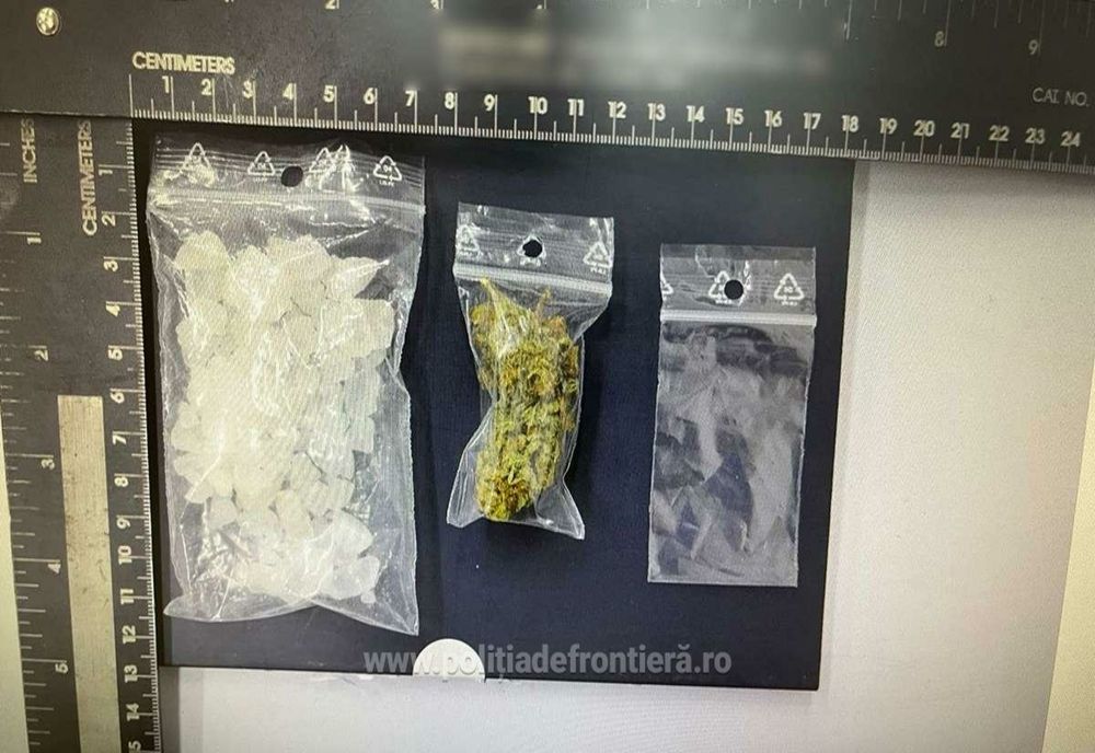 Patru tineri descoperiți cu substanțe interzise în Sighetu Marmației (FOTO)