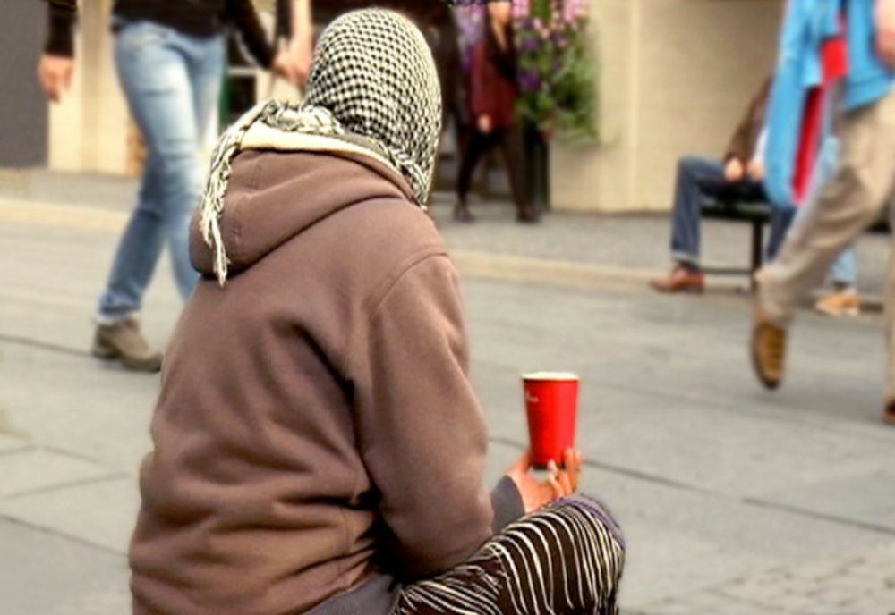 Polițiștii maramureșeni, cu ochii pe cerșetori! Două femei, cu dosare penale