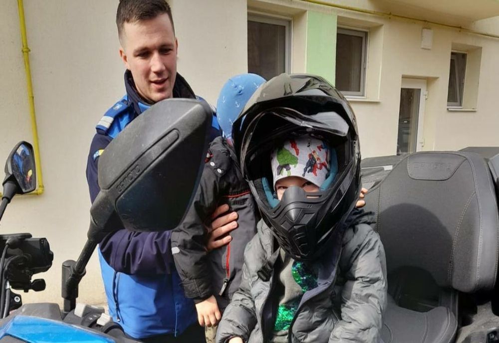 Jandarmii montani alături de copiii  de la Grădinița cu program prelungit din Târgu Lăpuș 