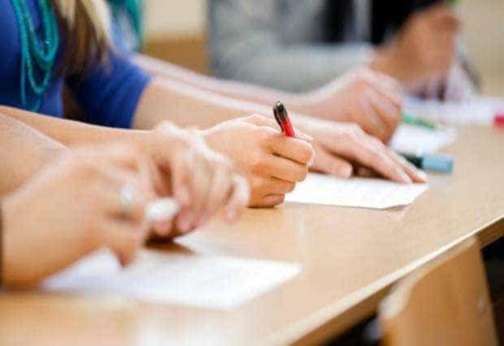 ELEVII INTRĂ MIERCURI, DUPĂ CURSURI, ÎN MINIVACANȚA DE 1 MAI