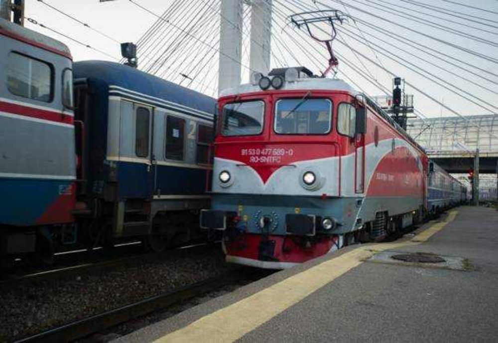 ACCIDENT FEROVIAR ÎN BOTOȘANI, UN TREN CU 50 DE CĂLĂTORI A LOVIT UN TRACTOR LA O TRECERE FĂRĂ BARIERĂ, ȘOFERUL DE 20 DE ANI A AJUNS LA SPITAL