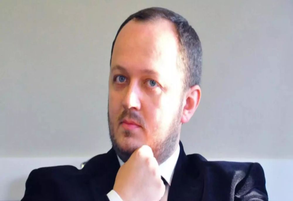 ADRIAN PAPAHAGI TRAGE SEMNALUL DE ALARMĂ: ”MIZA MAJORĂ A ALEGERILOR E SĂ BLOCĂM INTRAREA LUI SIMION ÎN TURUL 2”