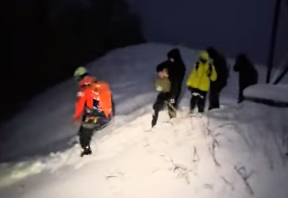 Operațiune de salvare extremă în Maramureș. La minus 20 de grade și zăpade de un metru, un cetățean ucrainean a fost salvat din munți de salvamontiști