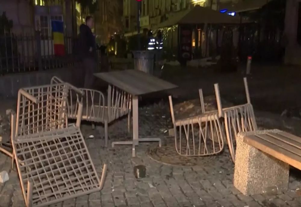 CENTRUL VECHI AL CAPITALEI, DEVASTAT DE PROTESTATARI!