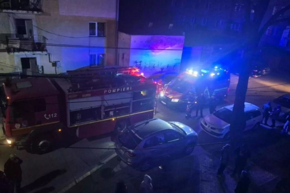 Incendiu puternic într-un bloc din Sighetul Marmației. Peste 80 de persoane au fost evacuate
