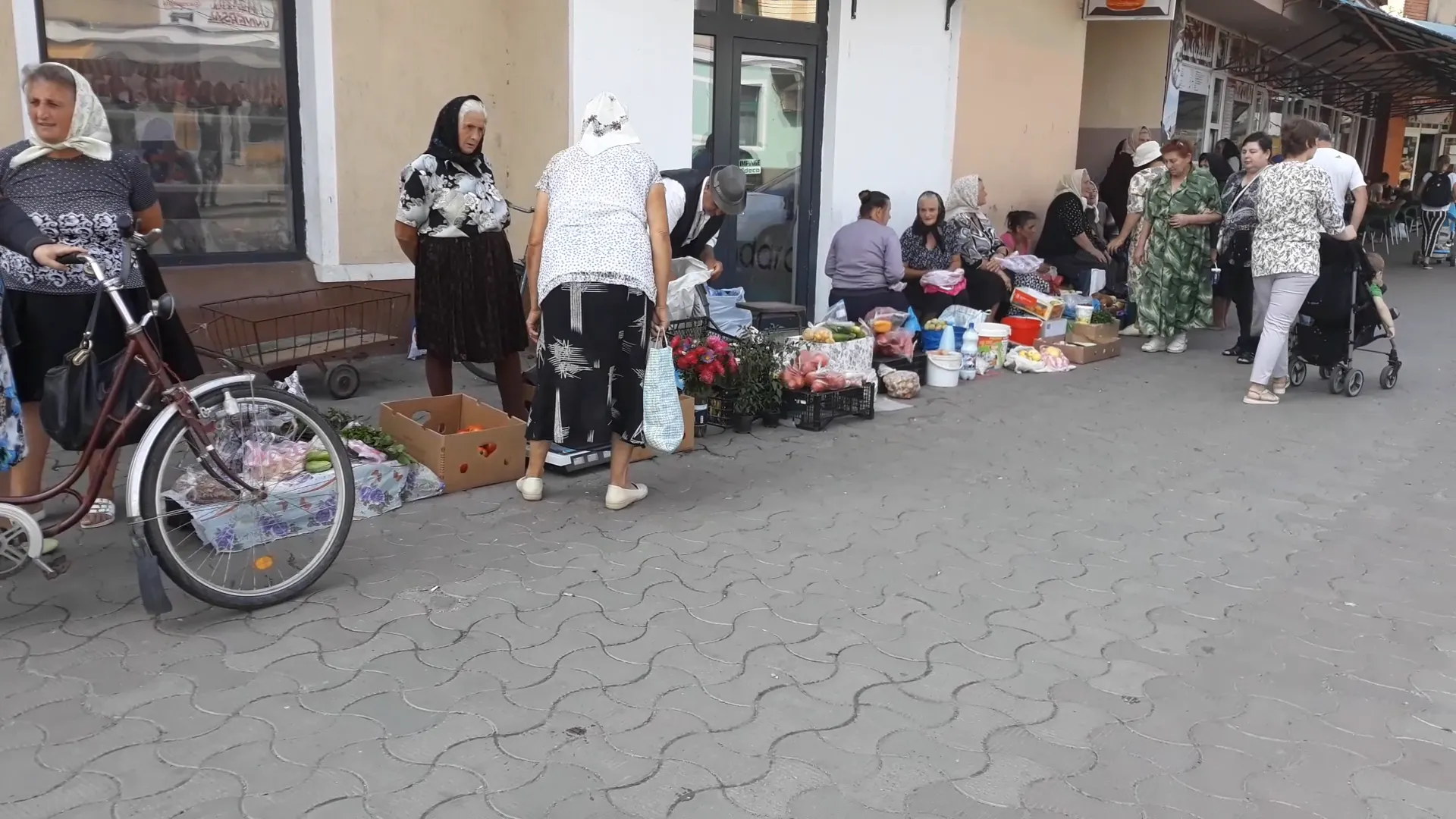 piata de pe trotuar